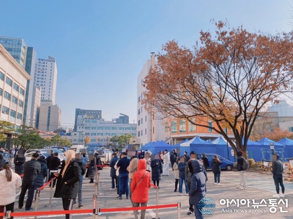 [아통포토] 선별진료소를 찾은 시민들