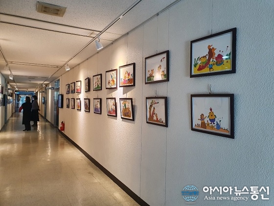 영동군청사, 코로나로 지친 마음 달래는 ‘작은 갤러리 역할’