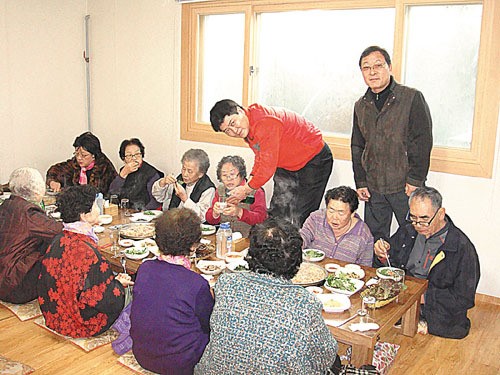 늘찬마루, 독거노인 점심대접