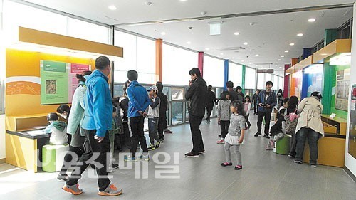 양산유물전시관 관람객 줄이어