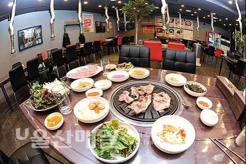 울산의 맛집 삼산참숯목살구이 뒷통 목살 씹을수록 고소…식감도 일품