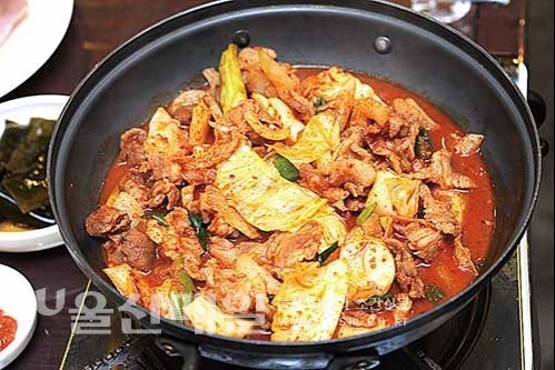 울산의 맛집 삼산참숯목살구이 뒷통 목살 씹을수록 고소…식감도 일품