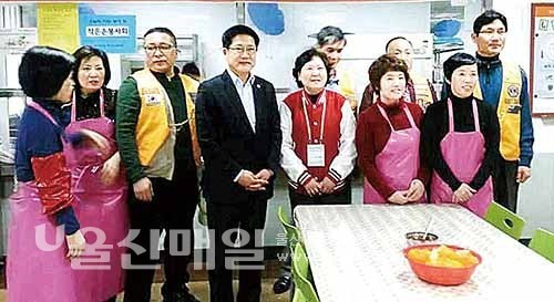 김두겸 시장예비후보 부인 양순이 여사, 복지회관 봉사