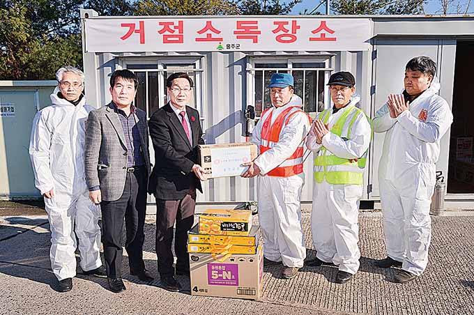 신장열 군수, 서울산IC AI 거점방역초소 위문