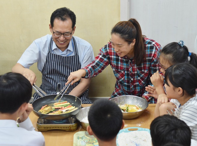 고형권 차관, 신당 꿈 지역아동센터 방문