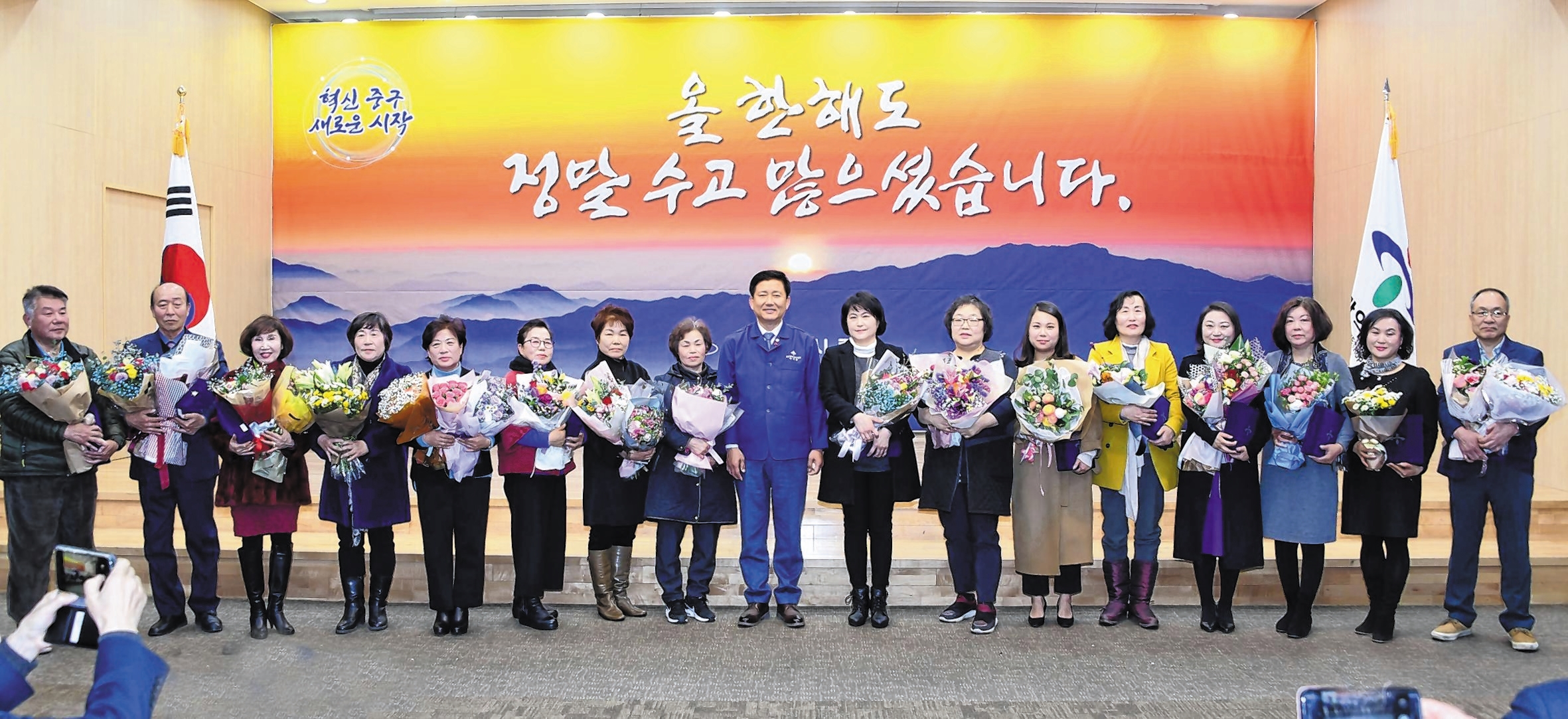 울산 중구, 환경·위생분야 유공자 발굴 표창 격려...환경·위생업무 유공 영업주와 종사자 37명과 5개 단체 구청장 표창