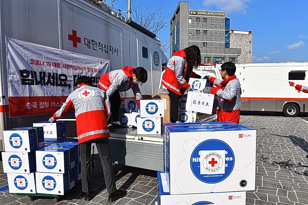 대한적십자사 울산광역시지사, 동강병원·울산시립노인병원에 마스크, 방호복, 의료용장갑세트 전달