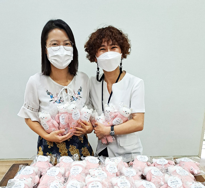 동구자원봉사센터, 청소년이 제작한 양말인형 전달