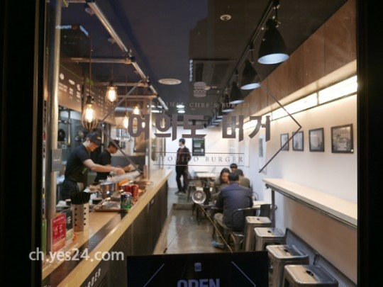 [여의도 맛집] 평범한 버거는 없다. 특별한 경험, 여의도 버거