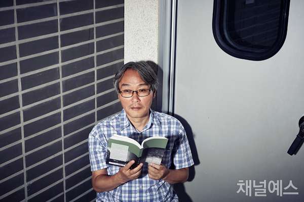 [명사의 서재]정홍수 “읽기는 ‘나’를 형성하는 질문”