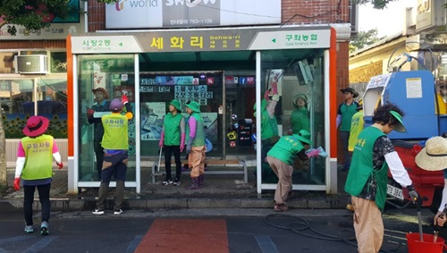구좌읍·새마을부녀회, 버스승차대 대대적 정비