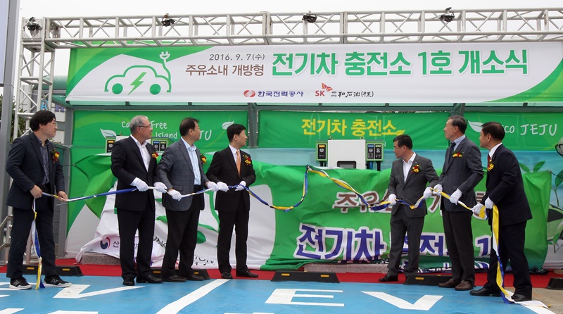 제주, 주유소 개방형 전기차충전소 첫 선