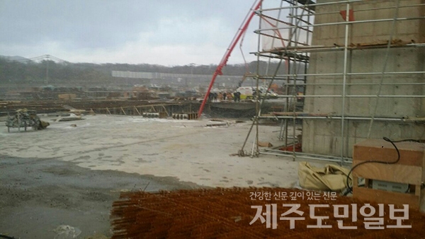[속보] 신화역사공원 공사장 붕괴 10여명 고립