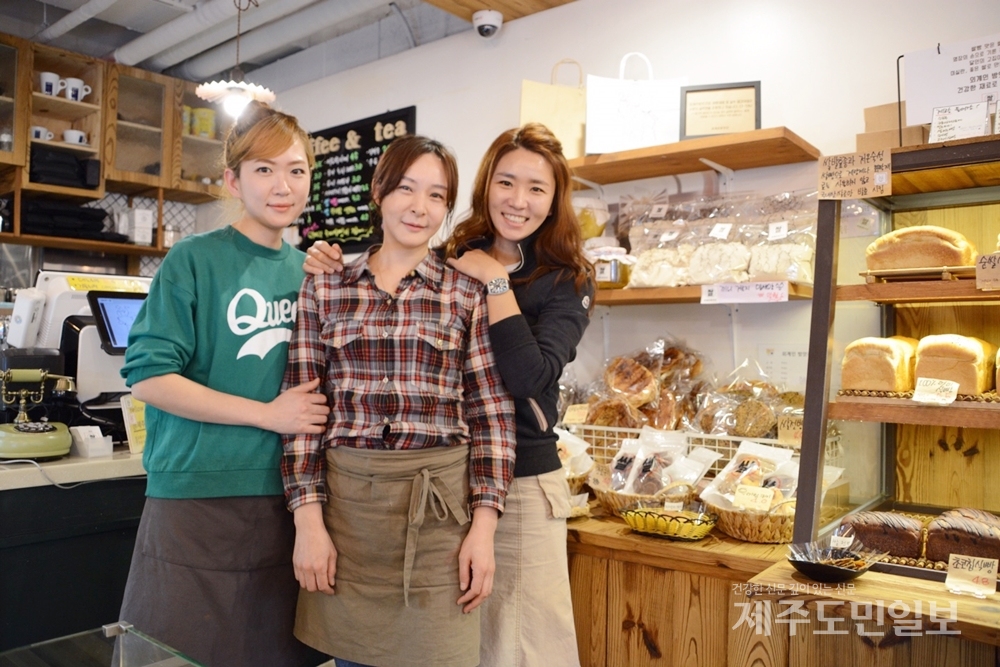 조금씩, 느리게 쌀로 매일 빵 빚어요