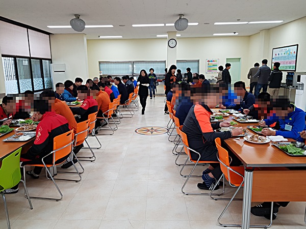 한길정보통신학교, 식탁의 정을 나누다