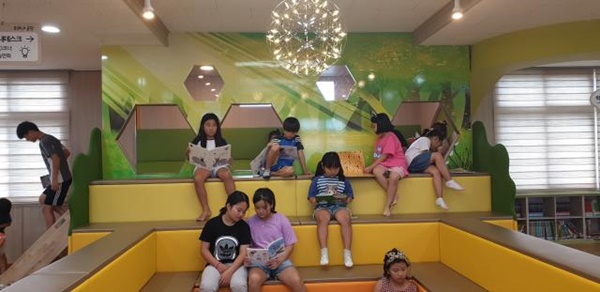 사계초등학교 도서관이 확 달라졌어요