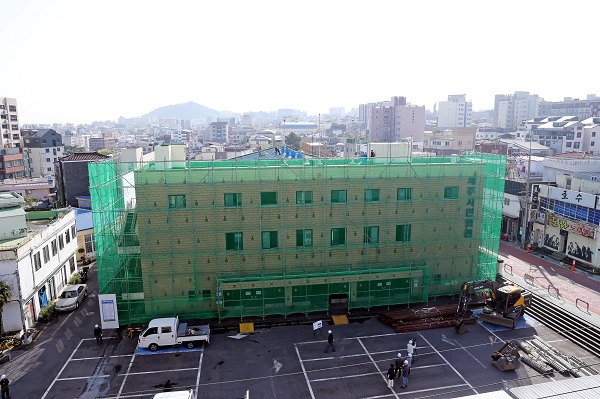 제주시민회관 건물 해체...59년 만에 역사 속으로 사라져