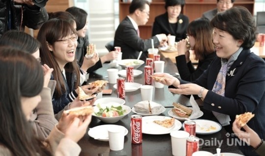 웃음꽃 피는 피자파티