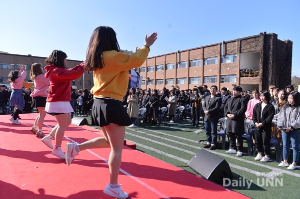 총장님 북 치고 드론 띄우고, 대경대 문화입학식 눈길