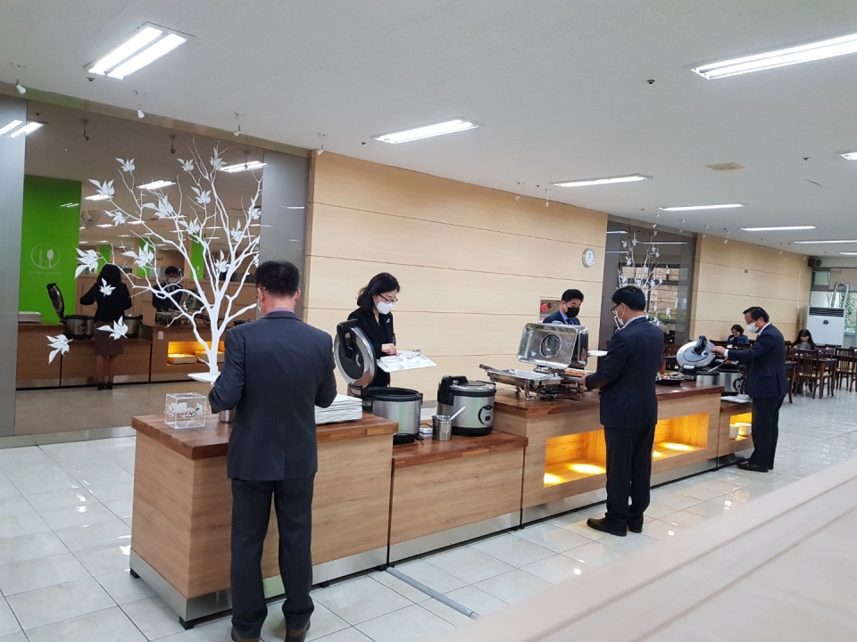 창신대, 사회적 거리두기 동참 구내식당도 혼밥 시대