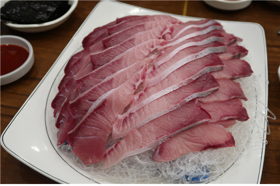 먹쓰 | 겨울 방어가 만배 더 맛있는 만배회센타