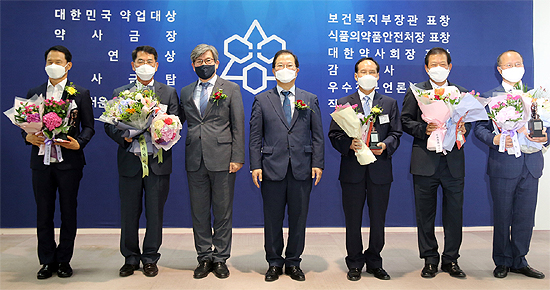 김희중 명예회장, 1회 대한민국 약업대상 수상