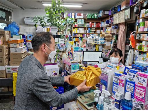 송파구약, 시온약국 방문해 심야시간 운영 격려
