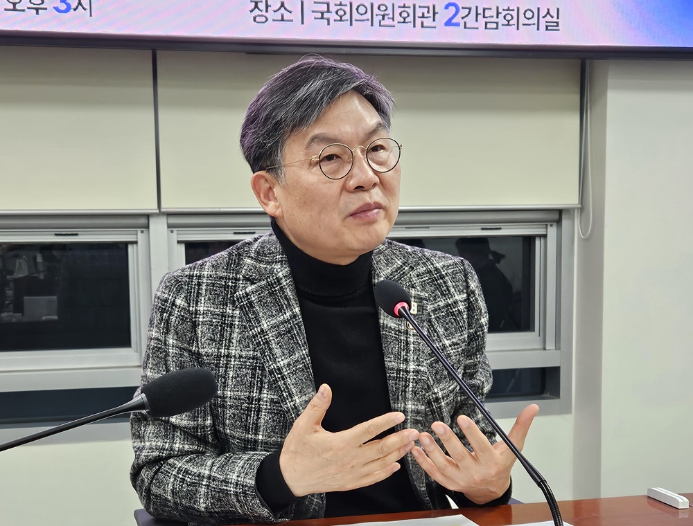 김윤 의료개혁, 국회서 재추진…비급여 가격 통제 필요