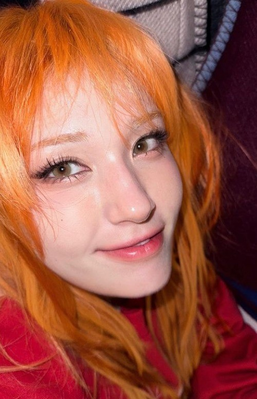 전소미, 오렌지 헤어로 변신… ‘키치’ 그 자체