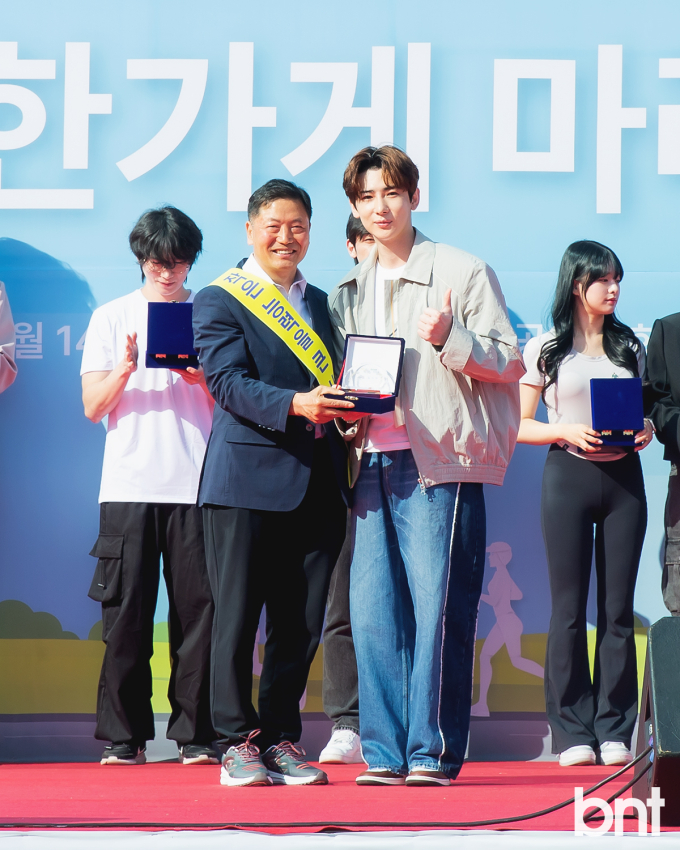 [포토] 가수 태건 봄내음 가득한 로맨틱가이(행복한가게 마라톤대회)