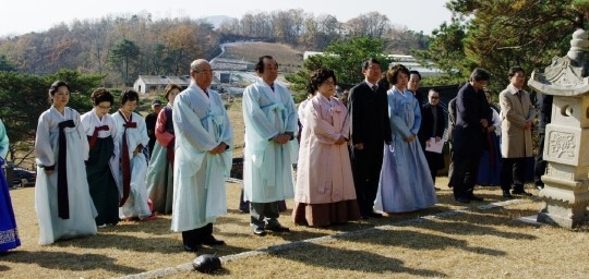 한문학 거봉 백운 선생께 그윽한 차 한잔 올립니다