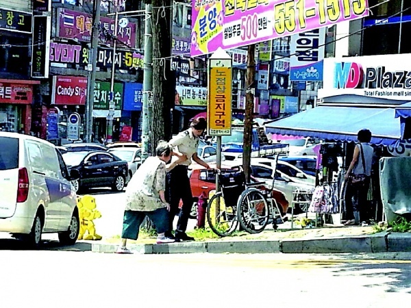 석남지구대, 교통사고 위기 80대 구해
