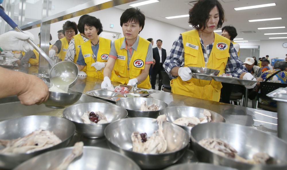 사랑의 급식소 삼계탕 봉사