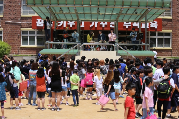 안산 부곡초, 점심시간 보아즈컴퍼니 재능기부 공연