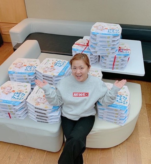 개그우먼 박나래, 유쾌한 일상 모습...피자 박스 인증샷 소오름