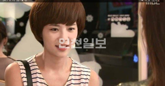 황정음 갑자기 추억의 봉우리^^ 추억 셀피 들여다보니?
