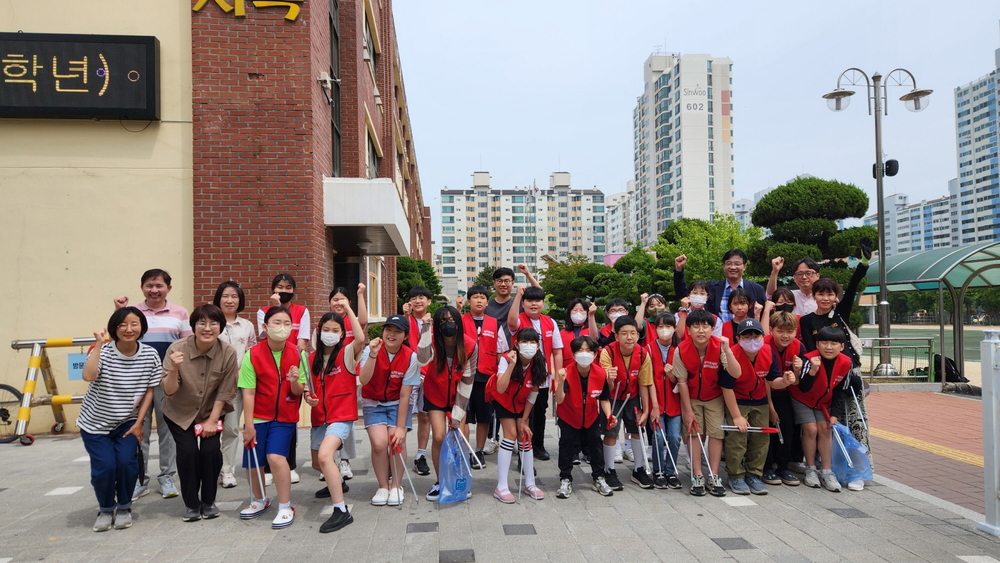 안산시 사이동, 시곡초등학교 학생자치회와 클린데이 청소 봉사