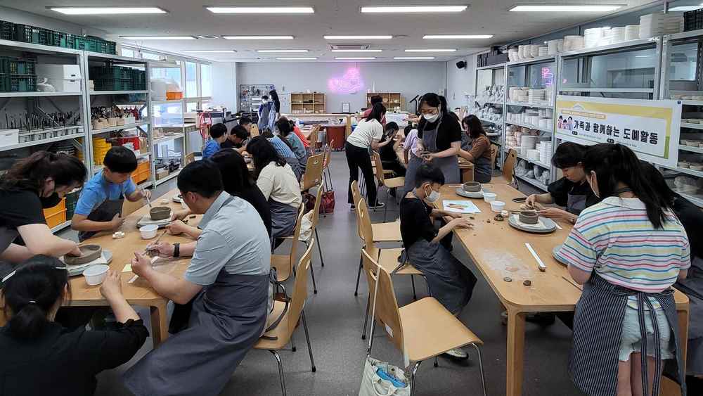 성남시청소년재단, 도예공방 흙공예 체험 제공