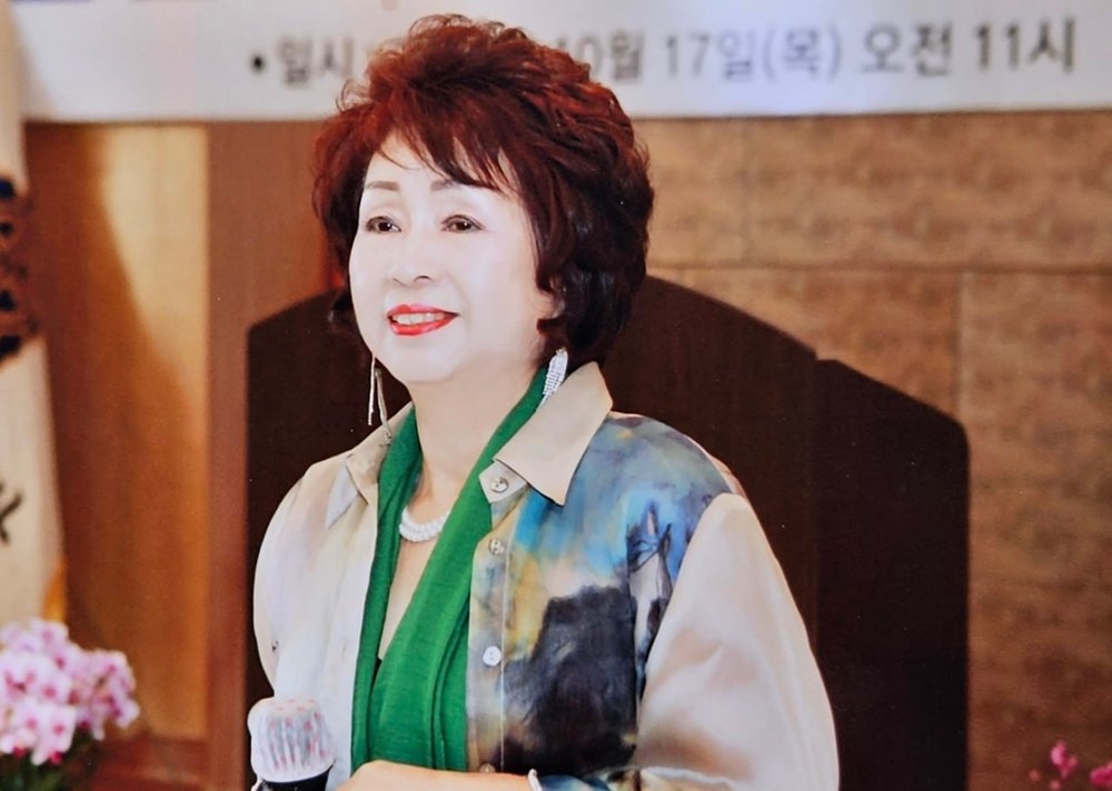 헤어샵 원장, 늦깎이 가수의 꿈 이루다