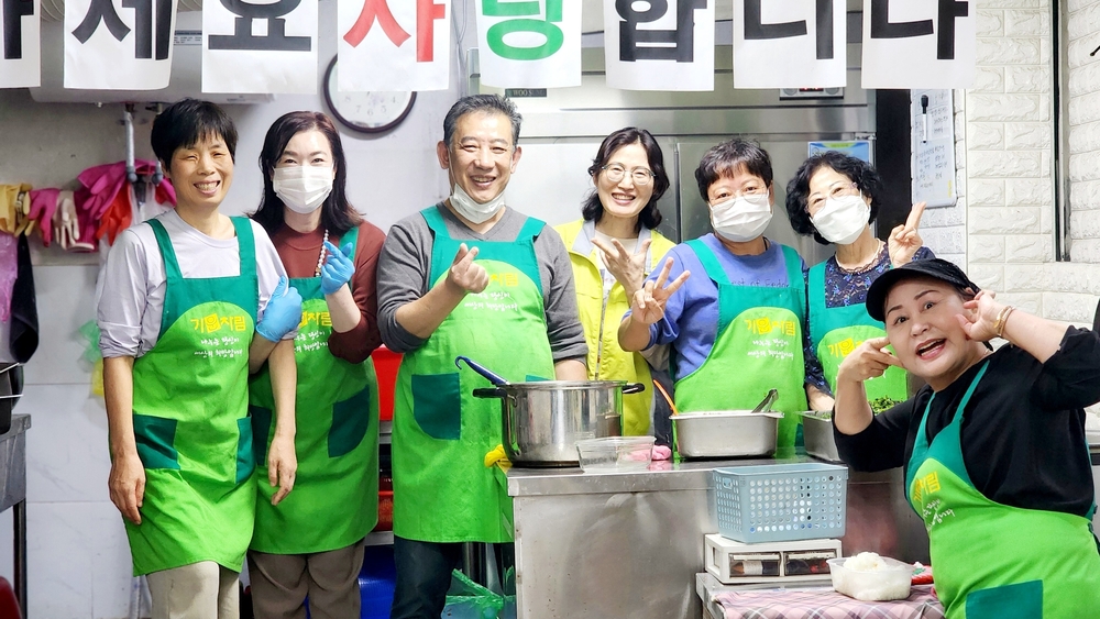 기운차림단 봉사·마사회 후원, 지역 어르신 생신도시락 제공