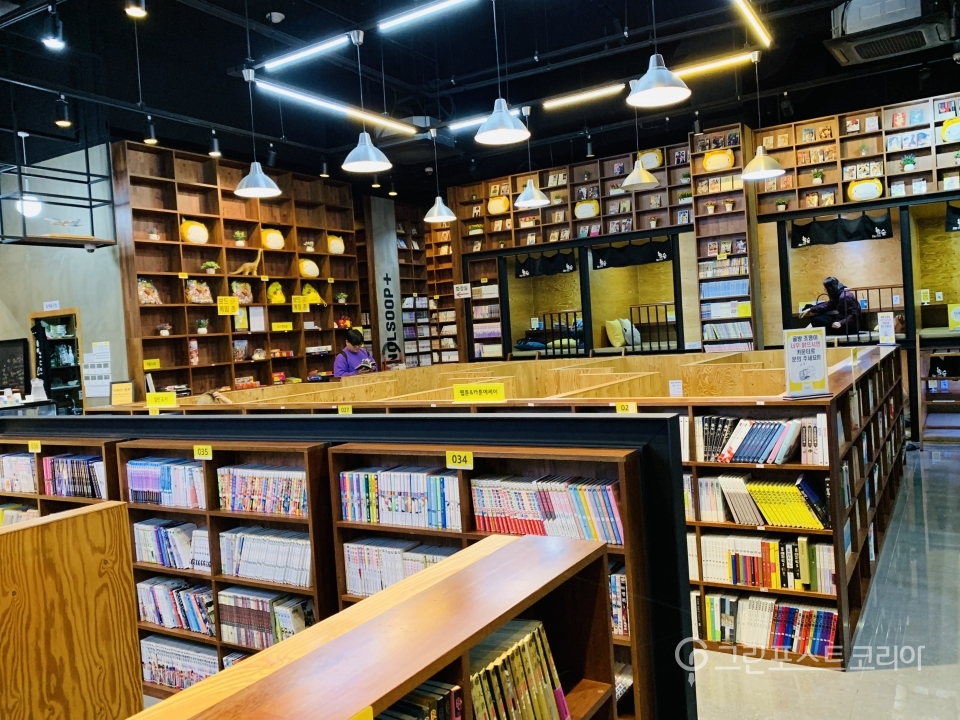 나혼자 이렇게 산다⑥: 추억돋는 만화카페서 혼놀