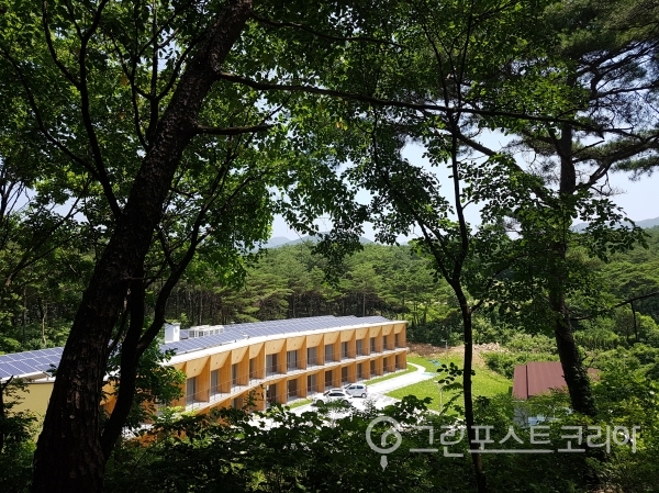청정 휴가지가 뜬다...캠핑·호캉스에 환경 더한 영월에코빌리지 주목