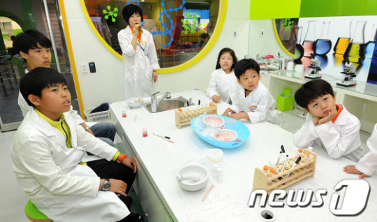 한국잡월드 생명공학연구소 찾은 어린이들