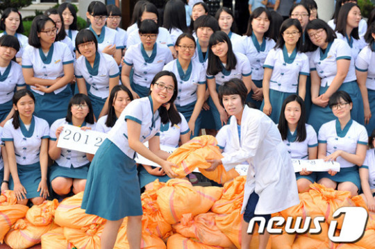 [사진]경남 진주 삼현여고 재학생 30포대 쌀 전달