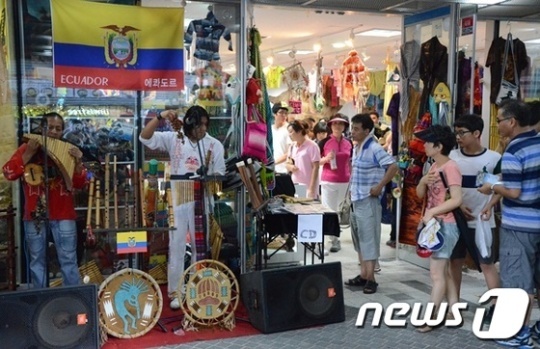 [여수엑스포 ] 기념품 매장은  염가세일 중