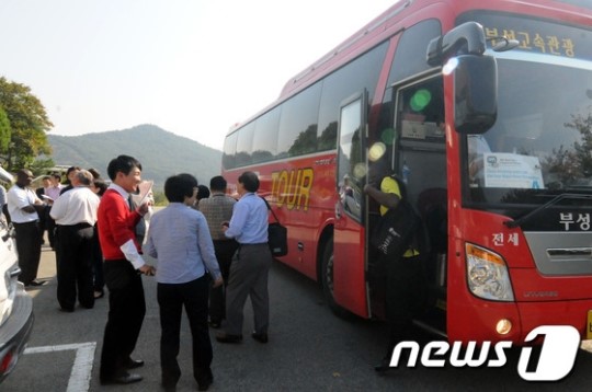 [사진]부산 덕산정수장 방문한 IWA회원국 회원들