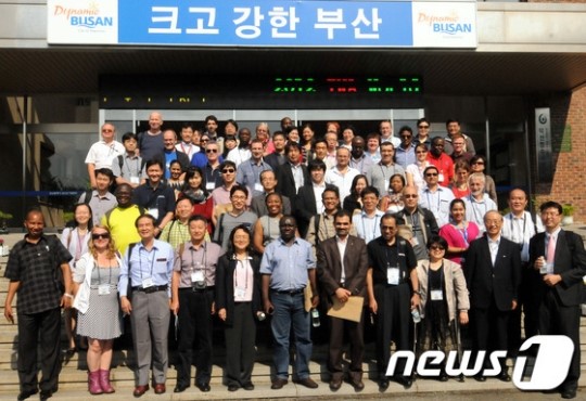 [사진]부산 덕산정수장 방문한 IWA회원국 회원들