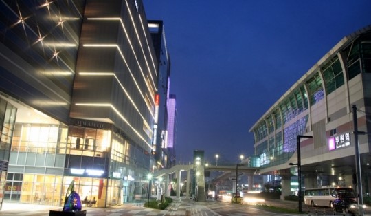 김해 아이스퀘어쇼핑몰 본격 영업 돌입