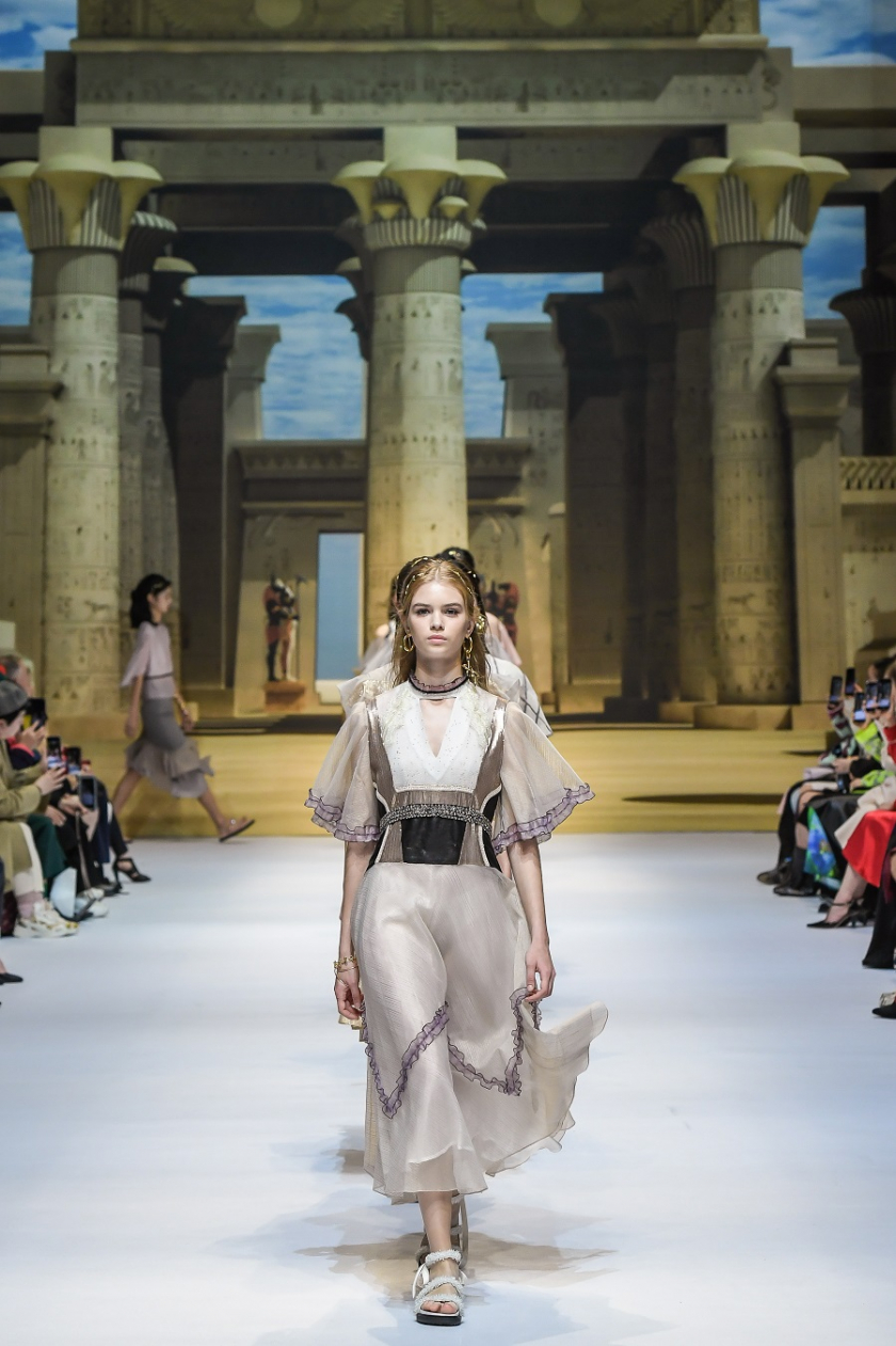 까이에(CAHIERS), 2020 S/S 컬렉션 테마 클레오파트라의 재해석