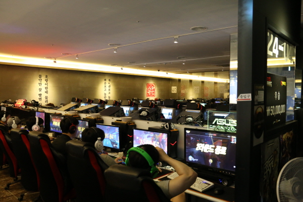 FPS 특화 PC방, 용산 옹PC방을 가다